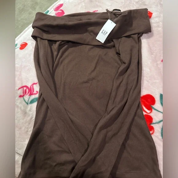 GAP Factory Brown Off-Shoulder Blouse
Never worn! - Picture 2 of 2